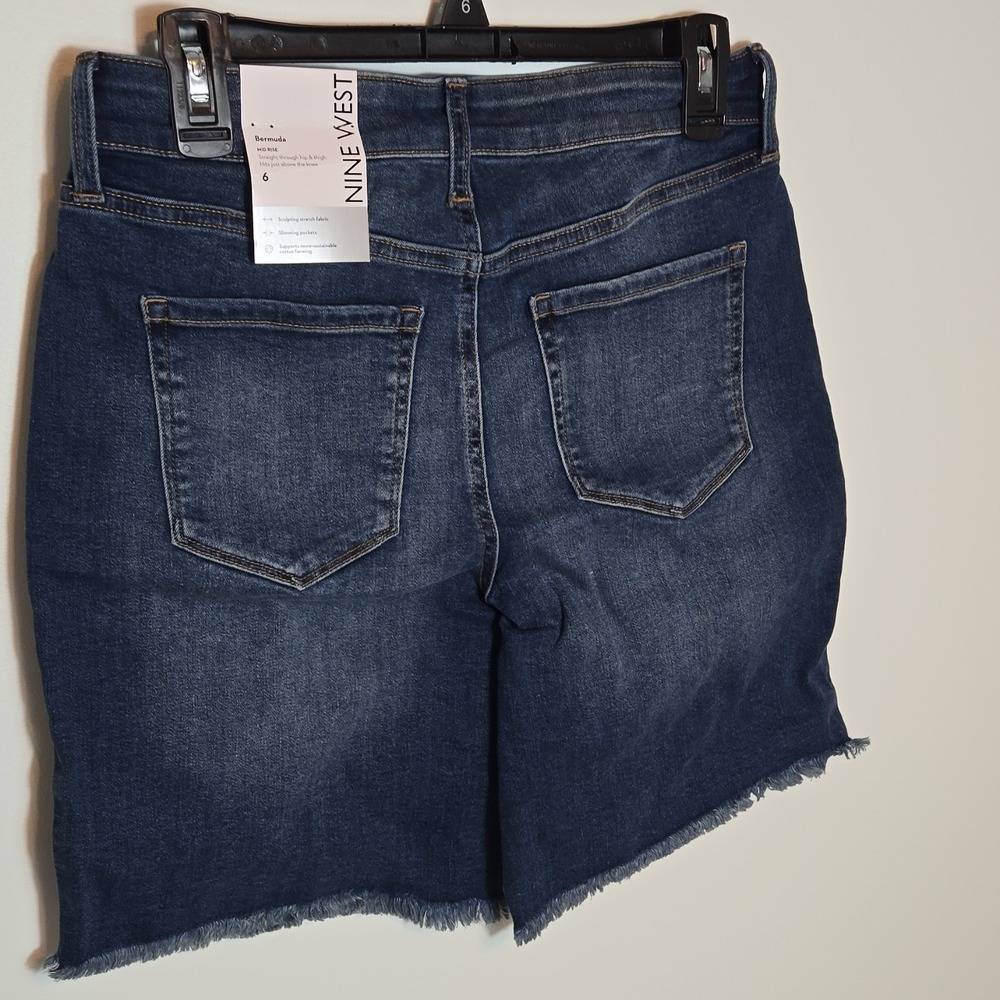 Nine West Denim Shorts, Medium Blue, Fringed Cuff, Size 4, NWT - Picture 4 of 4
